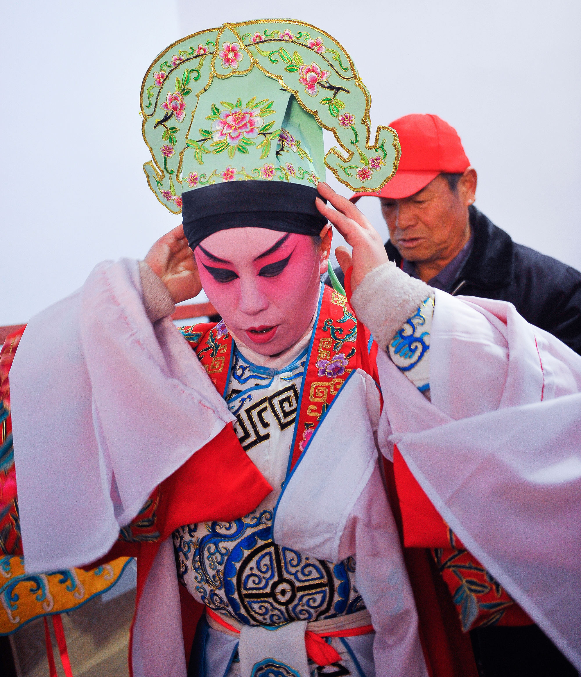 《上场前》组照3正冠.jpg
