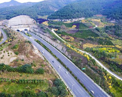 [原创]高速公路进山峦