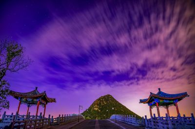 《孤峰问天》