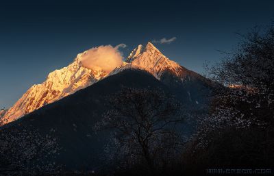 日照金山