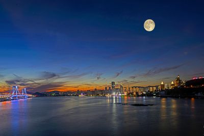 夜幕下的 星海湾