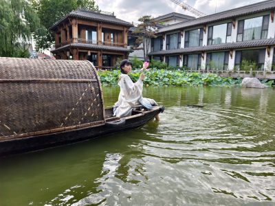 妹妹坐船头