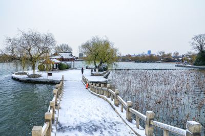 《明湖雪景》