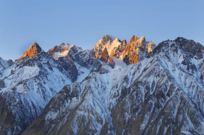 日照金山