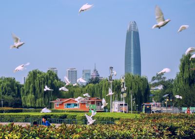 《泉城广场》