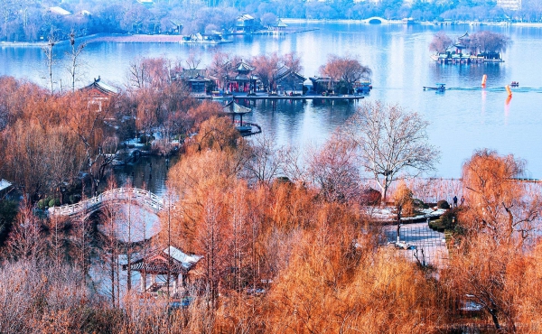 《大明湖》