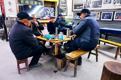 喝茶聊天