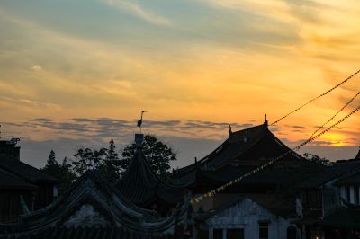 《晨光》