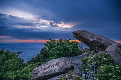 拱北石倩影