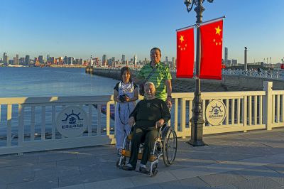 与国旗同框