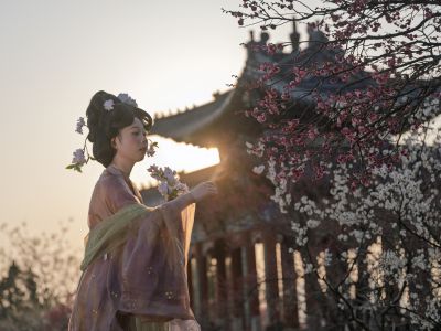 梅花山上倩影