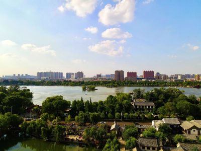 明湖春光