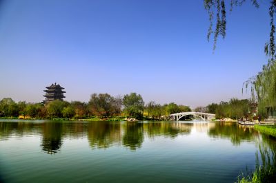 宁静的大明湖
