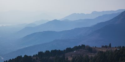 层峦叠翠