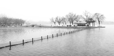 雪润明湖