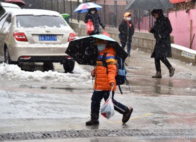 [原创]雨雪难挡开学路