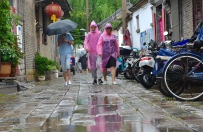 风雨中的老城区