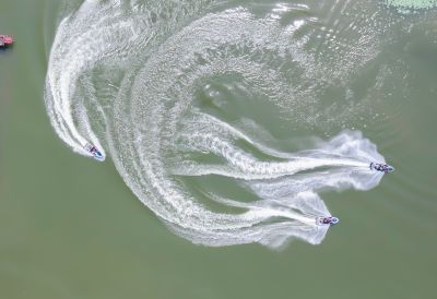水上角逐