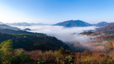 《朦胧山村》