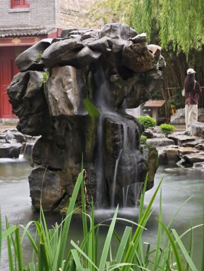 月牙飞瀑