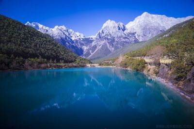 雪山玉湖