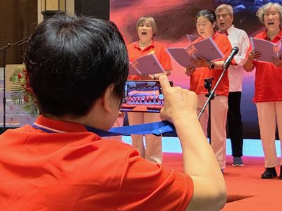 老年舞蹈队的演出5