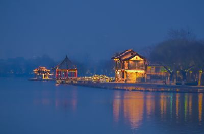 大明湖暮色