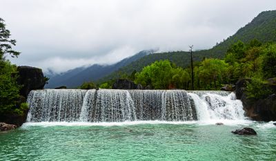 《瀑布景观》